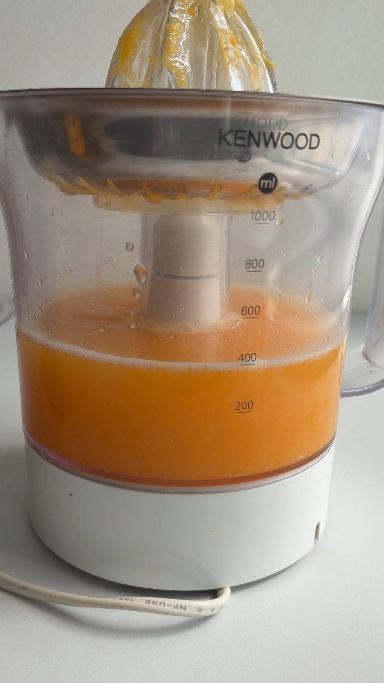 Sumo de laranja acabado de espremer